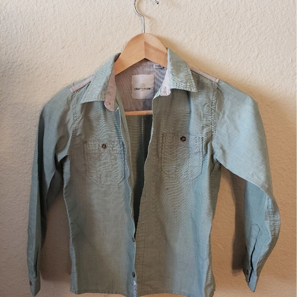 craft & flow boys button down shirt (size 6)